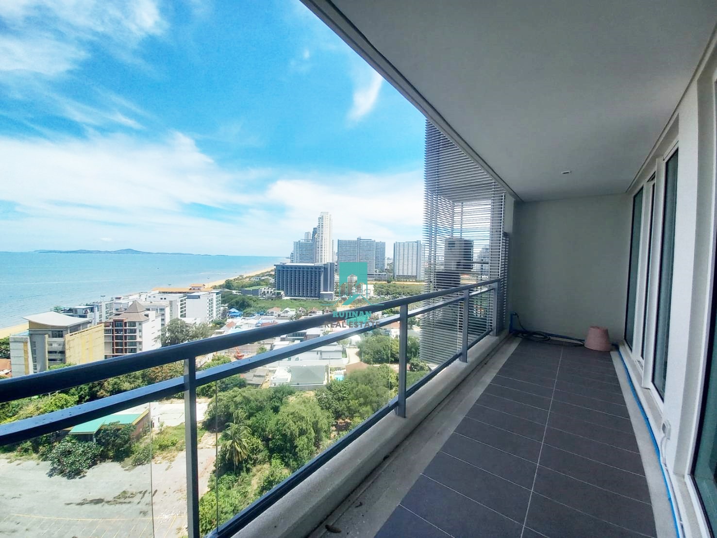 Reflection Jomtien Beach Pattaya